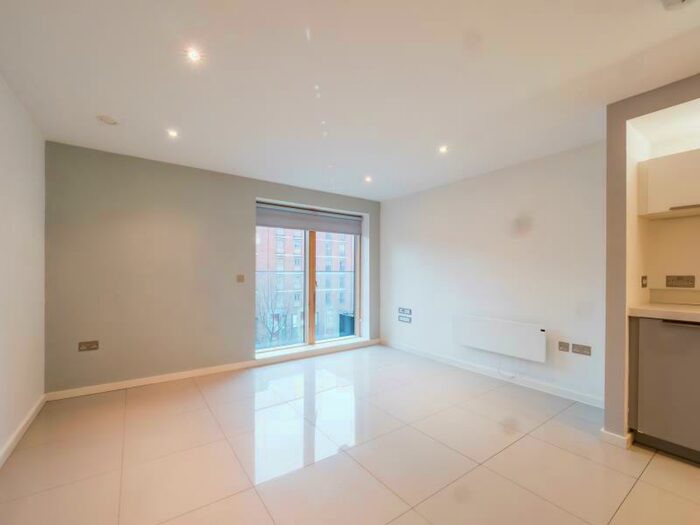 2 Bedroom Apartment To Rent In Apt . :: Ice Plant, M4