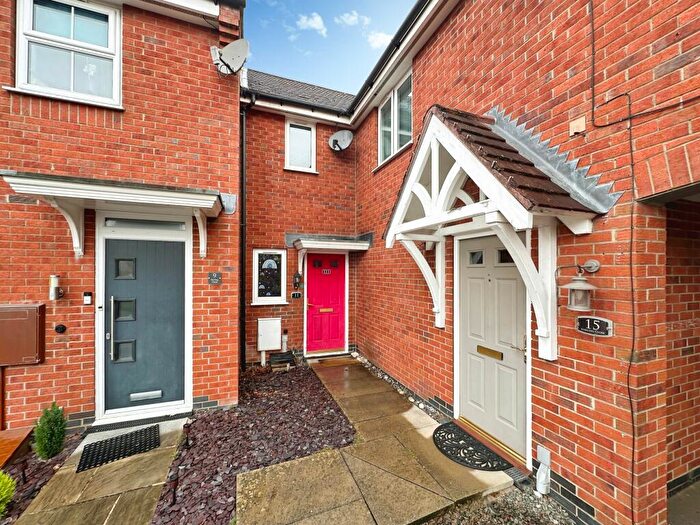 3 Bedroom Town House For Sale In Stirling Close, Church Gresley, Swadlincote, Derbyshire, DE11