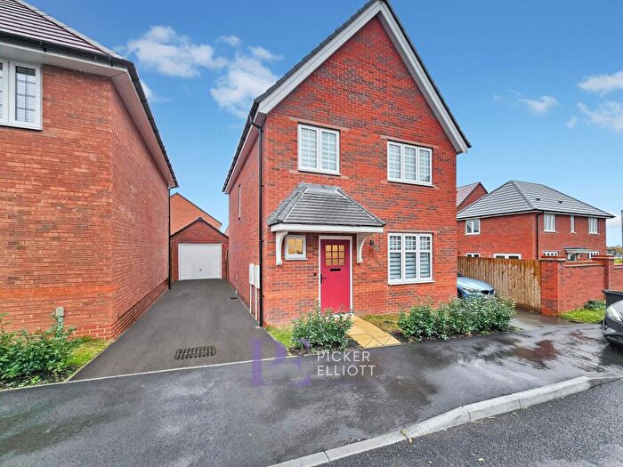4 Bedroom Detached House For Sale In Fieldfare Road, Hinckley, LE10