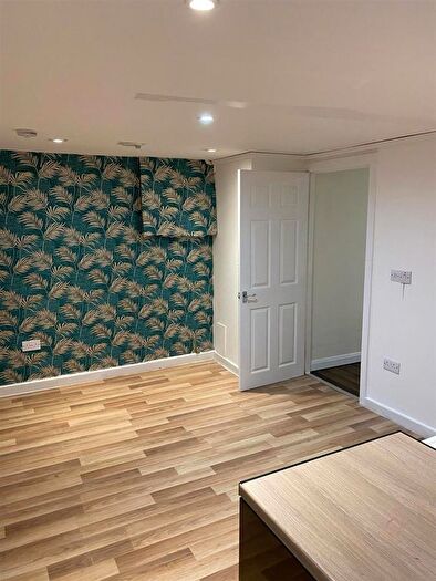 1 Bedroom Property To Rent In Basement Flat, Gilpin View, Leeds, LS12