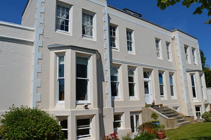 2 Bedroom Flat For Sale In High Street, Burwash, East Sussex, TN19