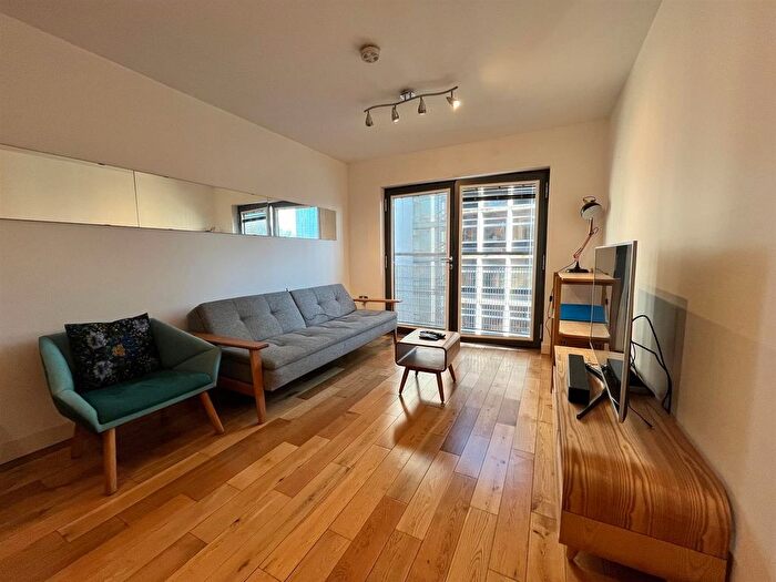 2 Bedroom Flat To Rent In Lower Byrom Street, Manchester, M3