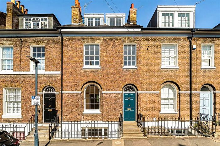 3 Bedroom Property For Sale In Prior Street, Greenwich, SE10