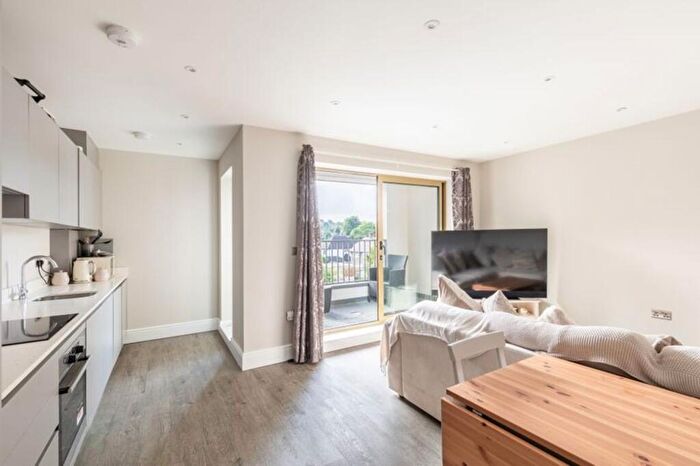 1 Bedroom Flat To Rent In Ballards Rise, South Croydon, CR2