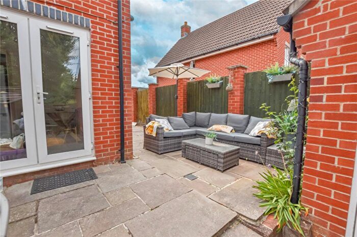 3 Bedroom Semi Detached House To Rent In Kiln Road, Newbury, RG14