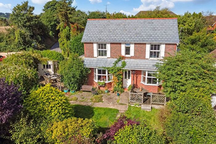 3 Bedroom Detached House For Sale In Oakhanger Road, Oakhanger, GU35