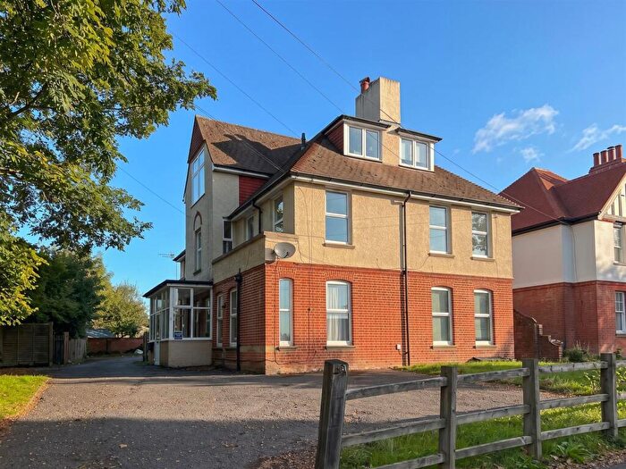 4 Bedroom Flat To Rent In Roman Road, Salisbury, SP2