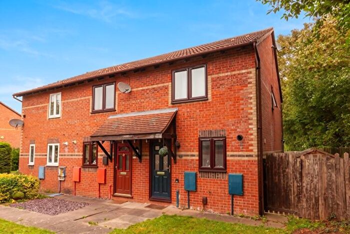2 Bedroom End Of Terrace House To Rent In Pine Close, Bicester, OX26