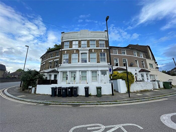 2 Bedroom Apartment To Rent In Courthill Road, Lewisham, London, SE13