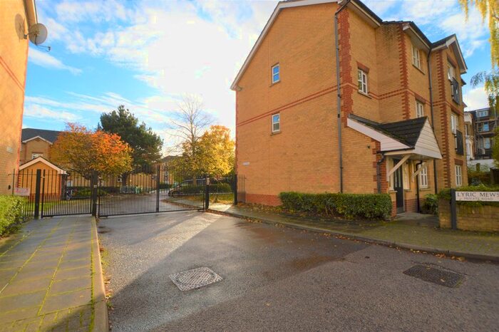 2 Bedroom Flat To Rent In Lyric Mews, Silverdale, London, SE26