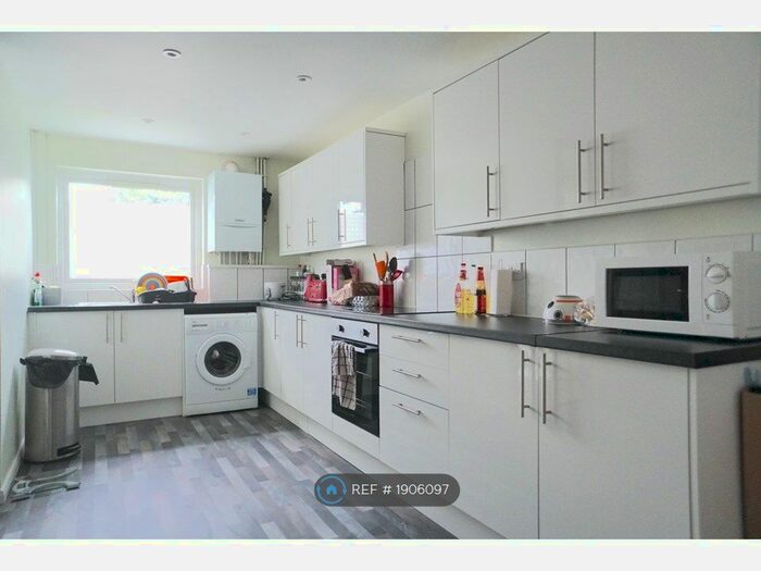 5 Bedroom Bungalow To Rent In Kemsing Gardens, Canterbury, CT2