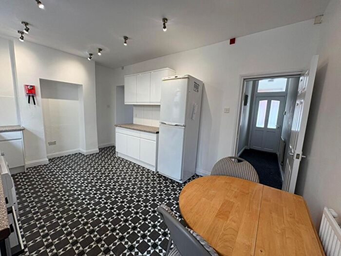 4 Bedroom House To Rent In Lancing Road, Sheffield, S2