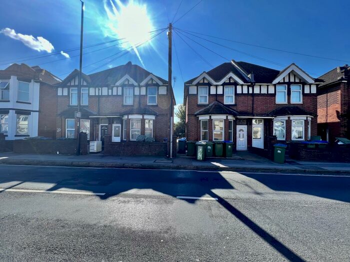 1 Bedroom Apartment To Rent In Bitterne Road West, Southampton, SO18