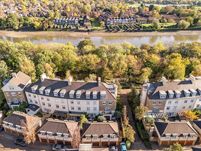 5 Bedroom Semi-Detached House For Sale In Kelsall Mews, Richmond, TW9