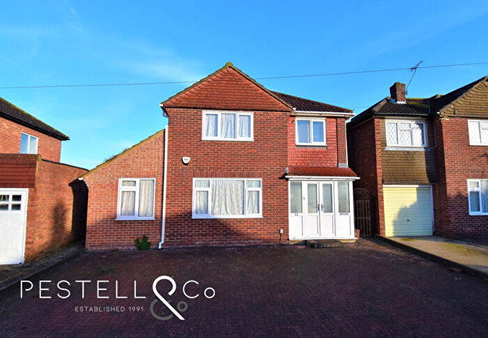 3 Bedroom Detached House For Sale In Prestwick Drive, Bishop's Stortford, CM23