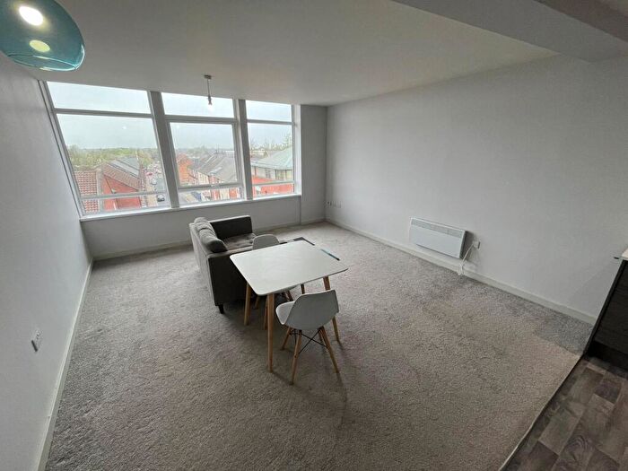 2 Bedroom Flat To Rent In Bond Street, Hull, East Riding Of Yorkshire, HU1