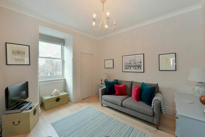 1 Bedroom Flat To Rent In Sloane Gardens, Chelsea, SW1W
