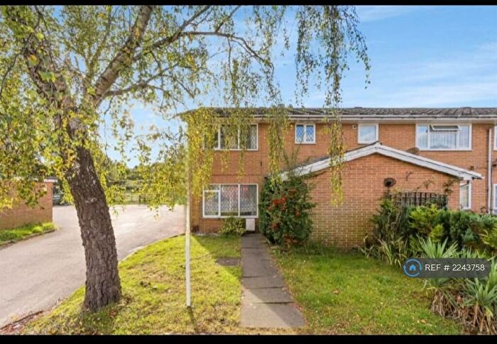 3 Bedroom End Of Terrace House To Rent In Edgefield Close, Redhill, RH1