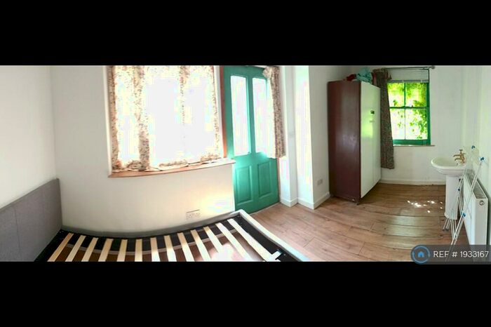 2 Bedroom Flat To Rent In Ravenswood Road, Bristol, BS6