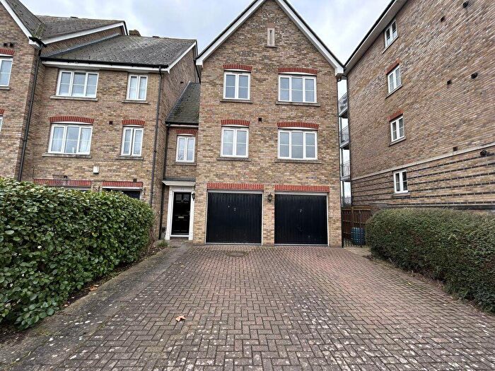 2 Bedroom Property To Rent In Sandling Way Chatham, ME4