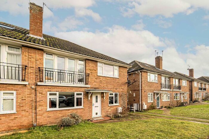 2 Bedroom Flat To Rent In Shaef Way, Teddington, TW11