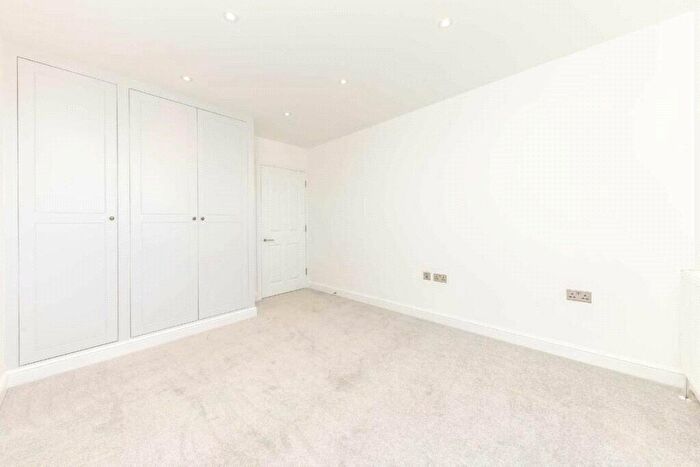 2 Bedroom Apartment To Rent In Portland Road, South Norwood, SE25