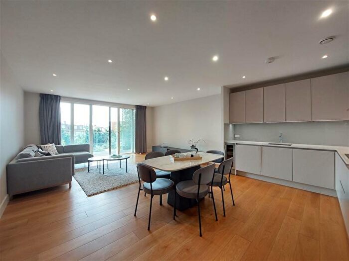 3 Bedroom Flat To Rent In Prestige House, Acton Walk, London, N20