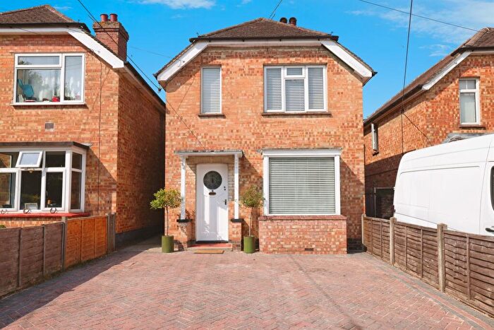 3 Bedroom Detached House For Sale In Batchelors Barn Road, Andover, SP10