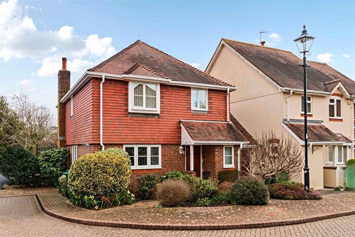 4 Bedroom Link Detached House For Sale In Gainsborough Mews, Titchfield, PO14