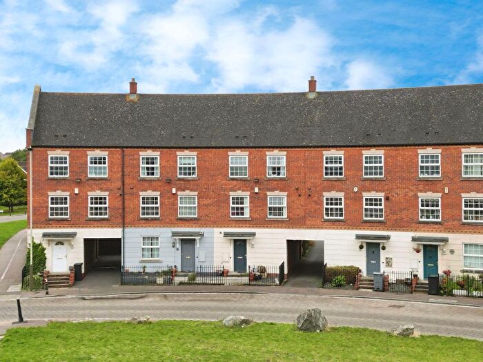 4 Bedroom Terraced House For Sale In Hamilton Circle, LE5