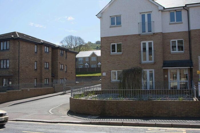 2 Bedroom Flat To Rent In Folkestone Road, Dover, CT17