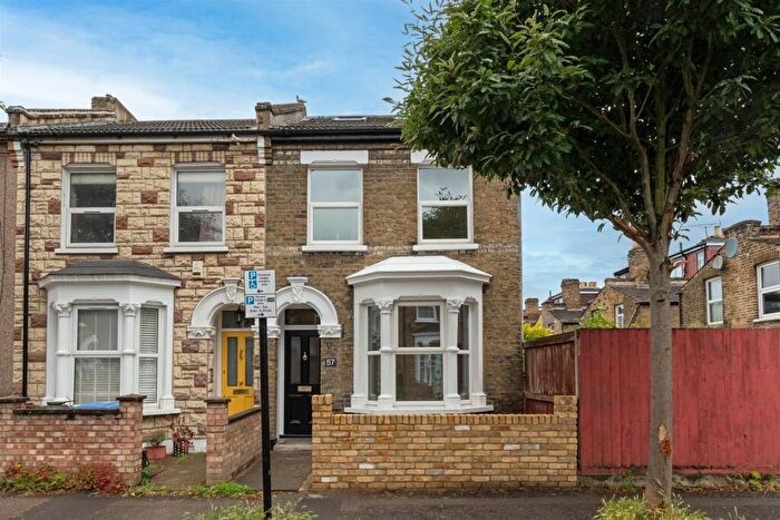 4 Bedroom House To Rent In Matcham Road, Leytonstone, E11