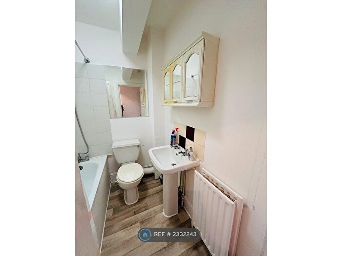 1 Bedroom Flat To Rent In Goresbrook Road, Dagenham, RM9