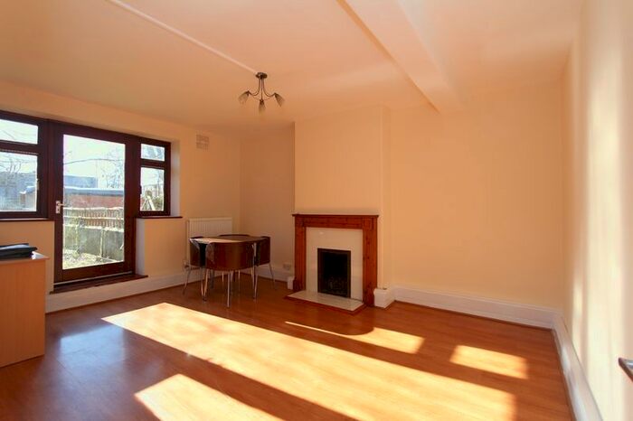 1 Bedroom Flat To Rent In Lennox Road, London, N4