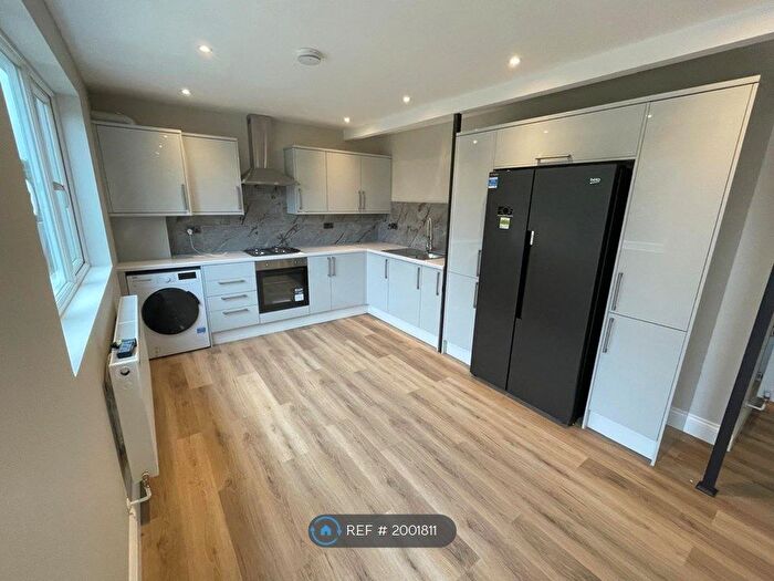 5 Bedroom Semi-Detached House To Rent In King Henrys Drive, Croydon, CR0