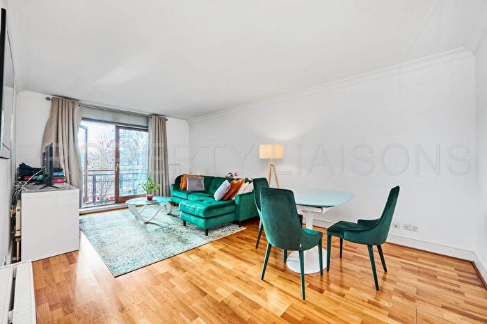 1 Bedroom Flat To Rent In Swan Court, Star Place, London, E1W