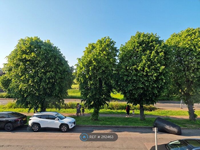 2 Bedroom Flat To Rent In Forest Avenue, London, E4