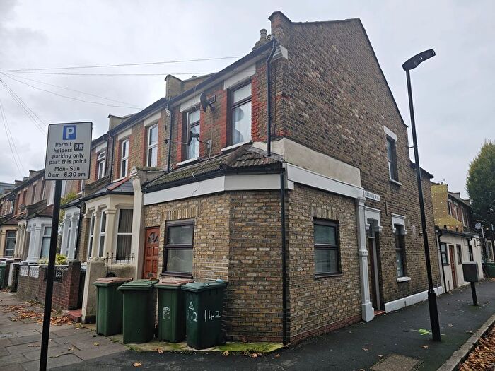 3 Bedroom Flat To Rent In Denmark Street, London, E13