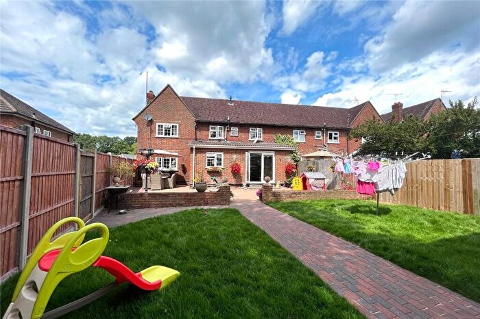 4 Bedroom Semi-Detached House For Sale In Winchester Road, Ash, Surrey, GU12
