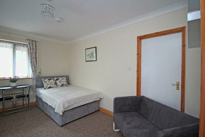 Studio To Rent In City Centre, BA2