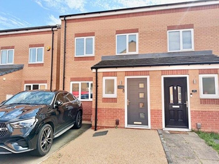 3 Bedroom Property To Rent In Cherwell Drive, Bradford, BD6