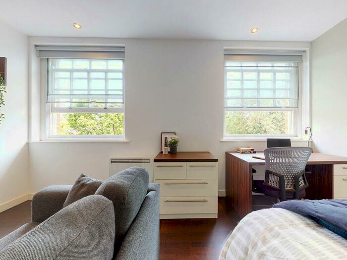 Apartment To Rent In Park Square South, Leeds, #, LS1