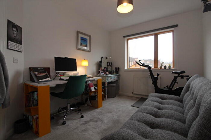 2 Bedroom Flat To Rent In Baker Street, /, Shawlands, G41