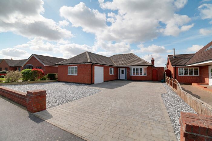3 Bedroom Detached Bungalow For Sale In Lindsey Drive, Crowle, DN17