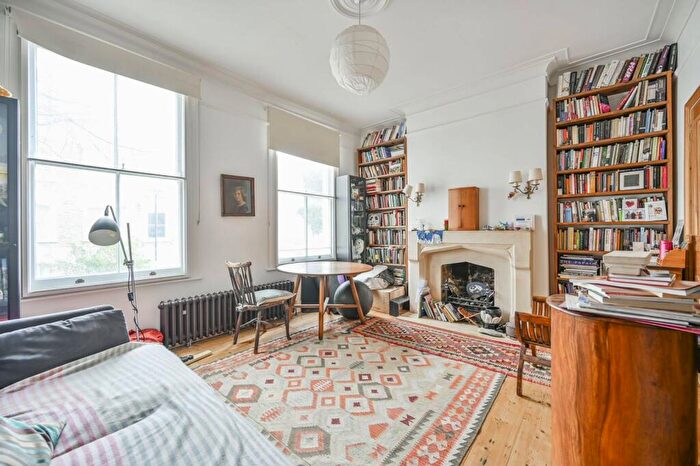 3 Bedroom Maisonette For Sale In Archway, Archway, London, N19
