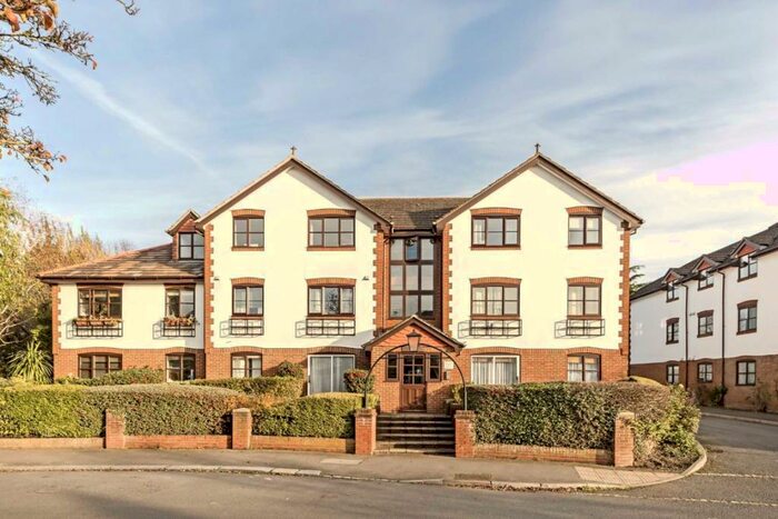 2 Bedroom Flat To Rent In Lenelby Road, Surbiton, KT6