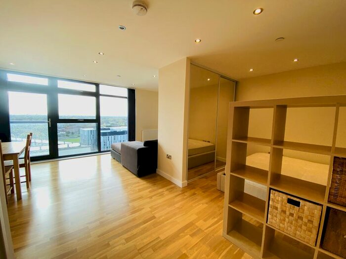 Apartment To Rent In Pinnacle House, Enfield, EN1