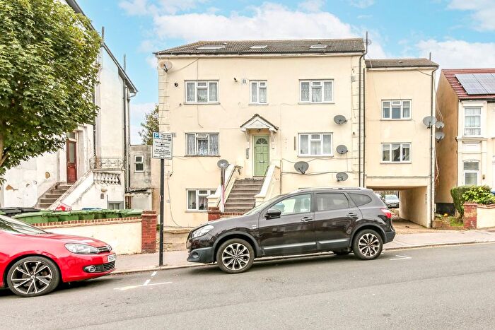 2 Bedroom Flat To Rent In Woodville Road, Thornton Heath, CR7