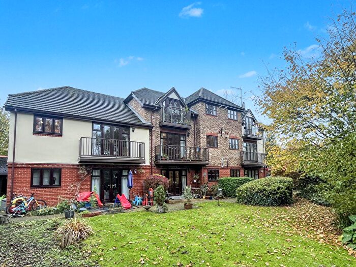 2 Bedroom Apartment For Sale In Fourdrinier Court, London Road - Top Floor Apartment, HP11