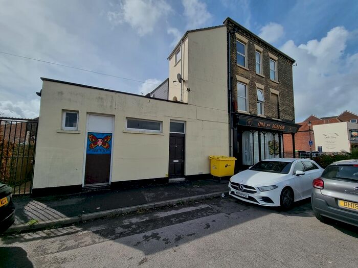 3 Bedroom Flat To Rent In North Cross Street, Gosport, PO12